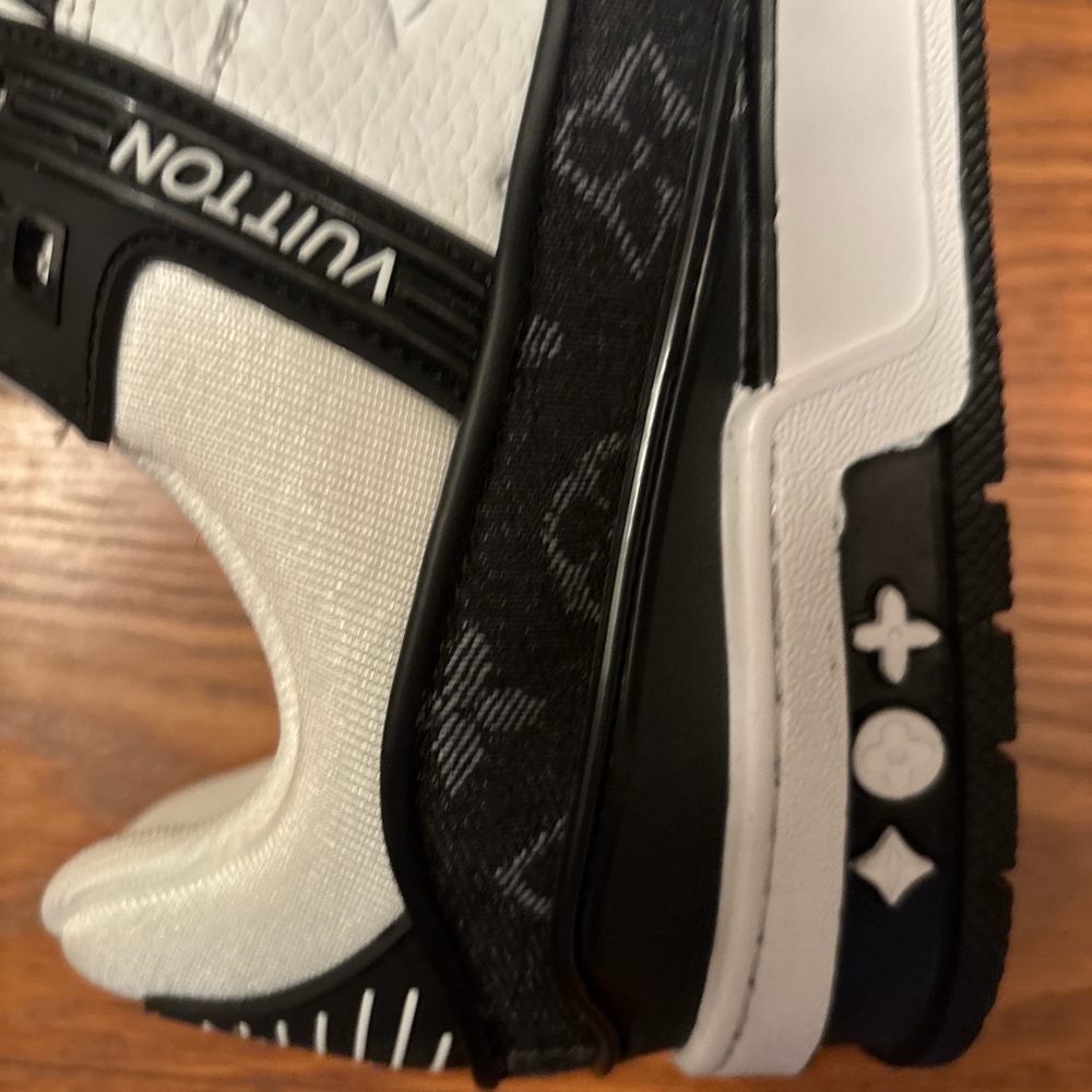 Louis Vuitton Monochrome Sneakers - Picture 9 of 10